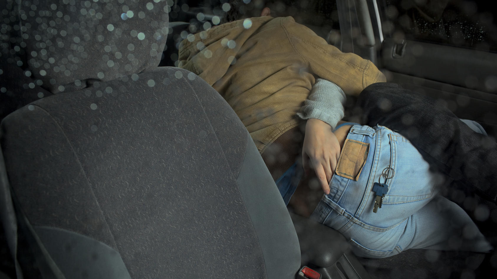 Ein Spanner filmte das Paar, das sich gerade beim Liebesakt im Auto vergnügte. (Symbolbild)