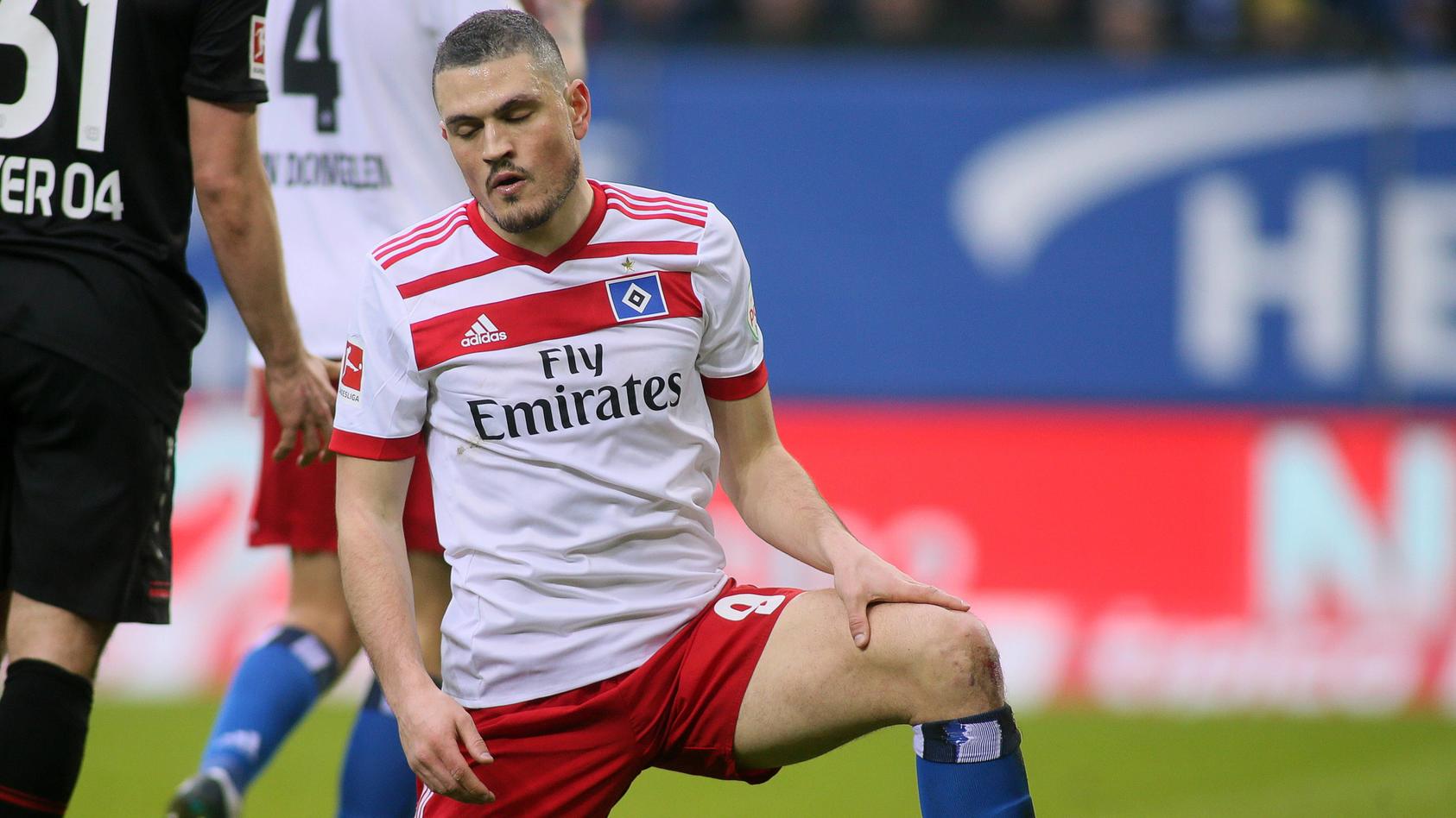 Kyriakos Papadopoulos steht die Enttäuschung ins Gesicht geschrieben. Der HSV taumelt nach dem 1:2 gegen Leverkusen Richtung 2. Liga.