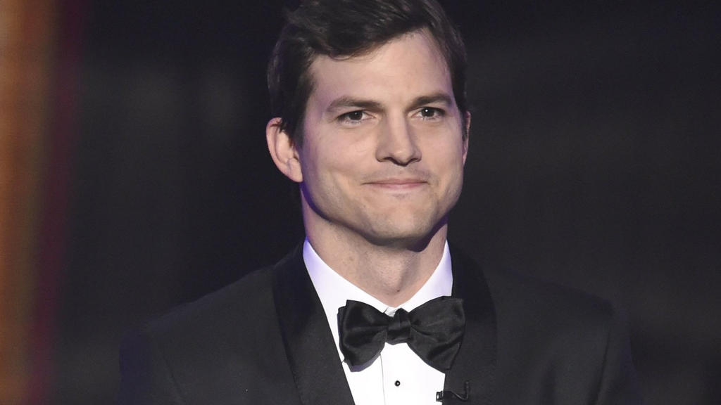ARCHIV - ARCHIV - 29.01.2017, USA, Los Angeles: Ashton Kutcher bei den 23. Screen Actors Guild Awards. (zu dpa "Von der «Rom-Com» zum Investor: Schauspieler Ashton Kutcher wird 40" vom 01.02.2018) Foto: Chris Pizzello/Invision/AP/dpa +++ dpa-Bildfunk
