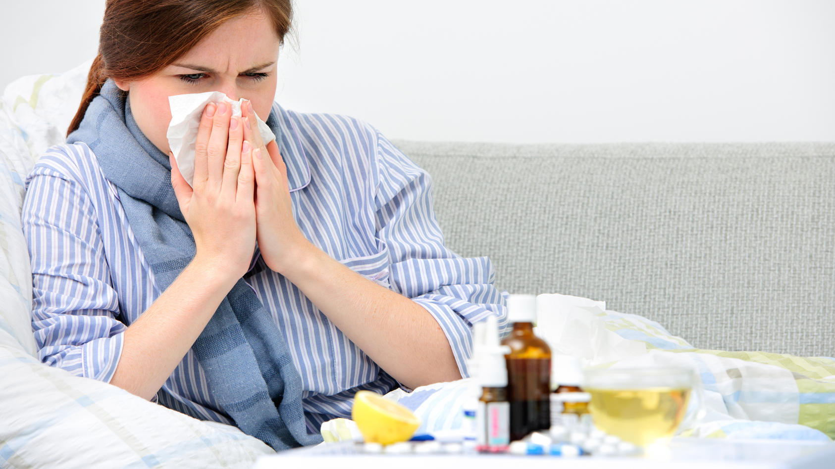 Eine Grippe wird durch Influenza-Viren ausgelöst, von denen es drei Typen gibt: A, B und C. Gerade der zweite Typ macht den Deutschen momentan zu schaffen.