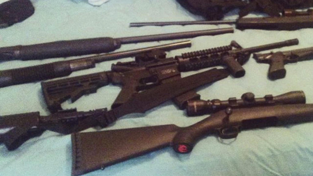 Ein Bild hochgeladen im Instagram Account von Nikolas Cruz, zeigt Waffen die auf einem Bett liegen. Cruz ist der Attentäter, der am 14.02.2018 in der Marjory Stoneman Douglas High School ein Blutbad anrichtete