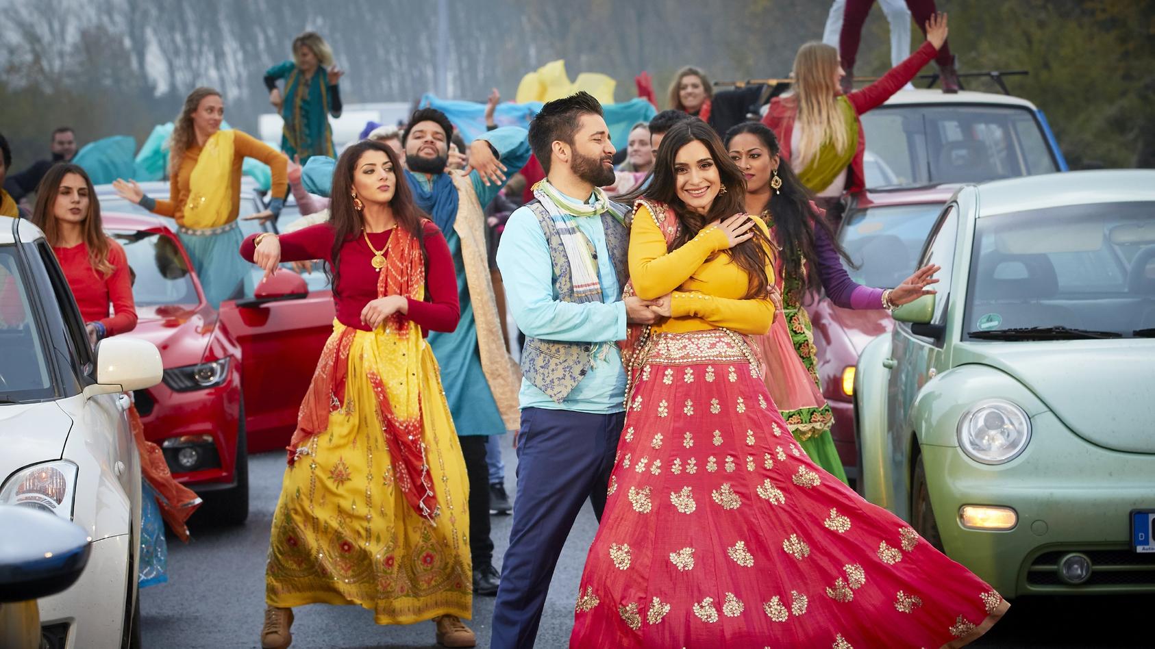 Bollywood bei "Alarm fürCobra 11": Überraschung auf der Autobahn