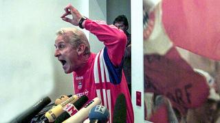 FC Bayern München 10.03.1998 Wutrede von Trainer Giovanni Trapattoni, in der hitzigen, dreieinhalbminütigen Rede entstandenen Satzkonstrukte wie: Was erlauben Strunz -  schwach wie eine Flasche leer - Ich habe fertig  