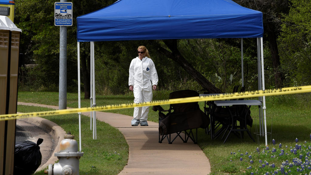 An FBI agent ia seen at the crime scene on Mission Oaks Boulevard following an explosion in Austin, Texas, U.S., March 19, 2018. REUTERS/Sergio Flores