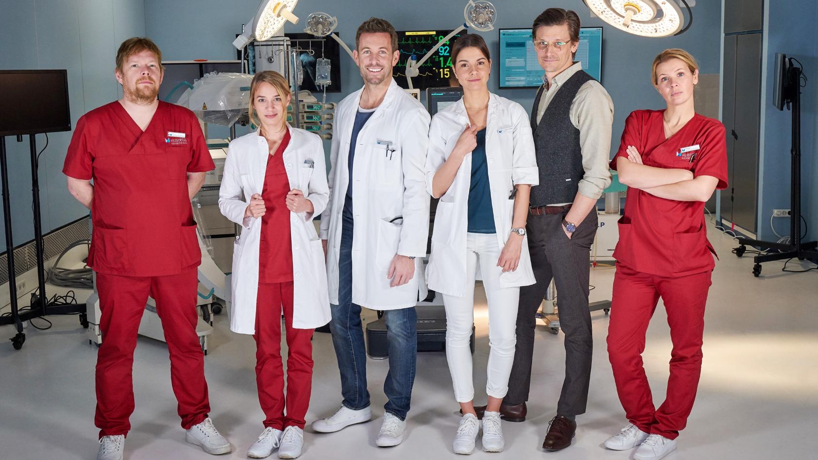 Das Ärzte-Team in der neuen Medical-Serie "Lifelines".