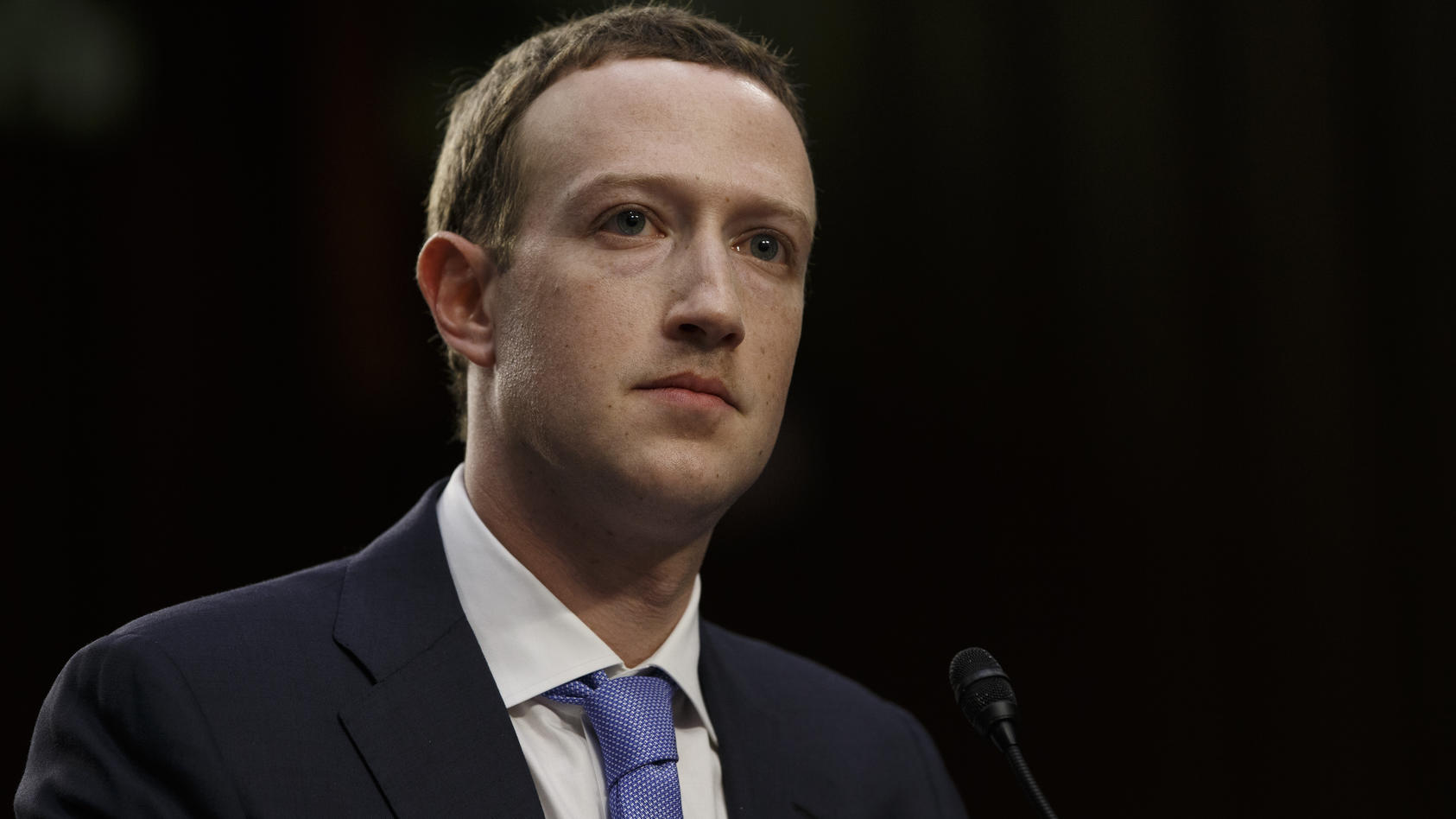 Facebook-Chef Mark Zuckerberg stellt sich den US-Senatoren im Verhör.