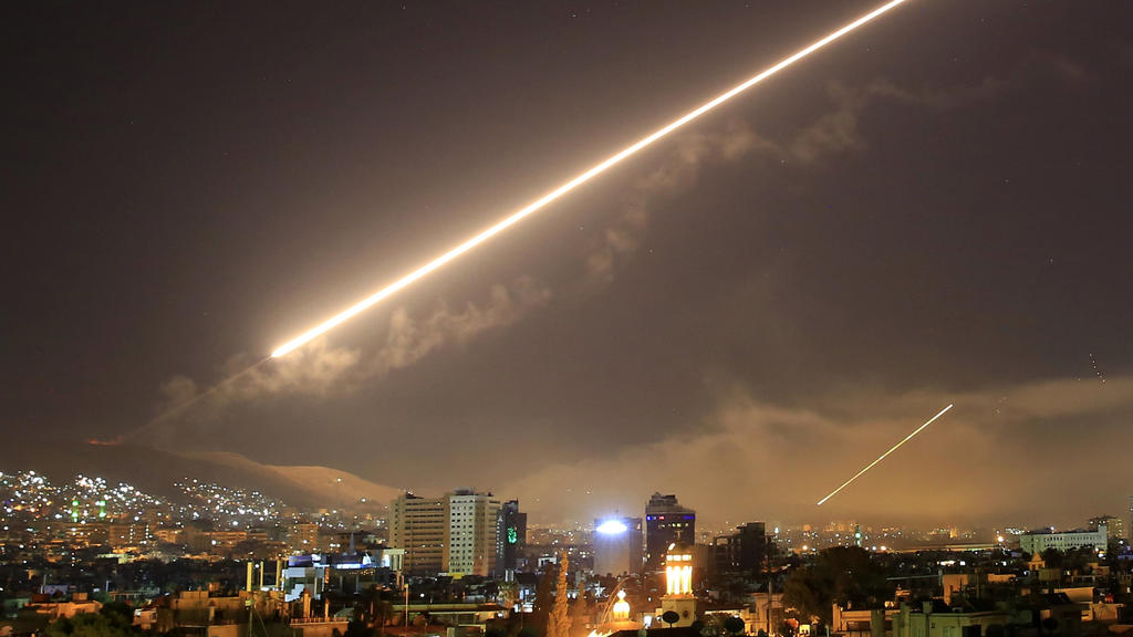 Die USA, Frankreich und Großbritannien haben in der Nacht zu Samstag mit Militärschlägen gegen Syrien reagiert.