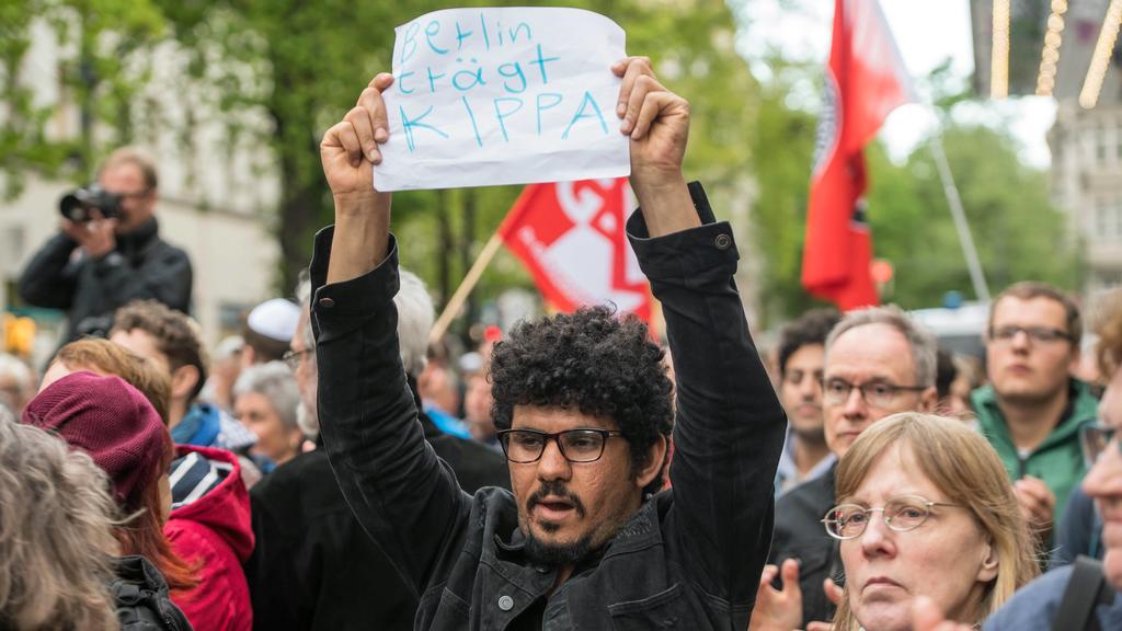 Berlin trägt Kippa: Solidarität gegen Judenfeindlichkeit