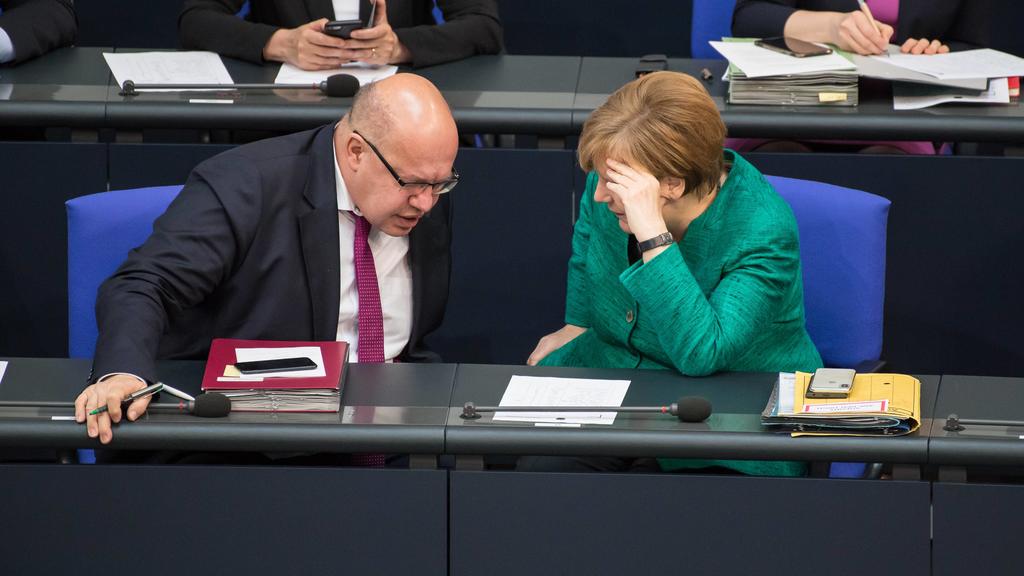 Merkel und Altmaier im Strategiegespräch.
