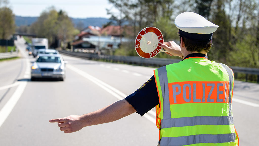 Fahrzeugkontrolle durch die Polizei.