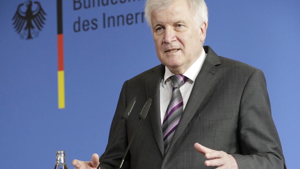 Bundesminister des Innern, für Bau und Heimat, CSU, Horst Seehofer begrüßt die Neuregelung zum Familiennachzug. 