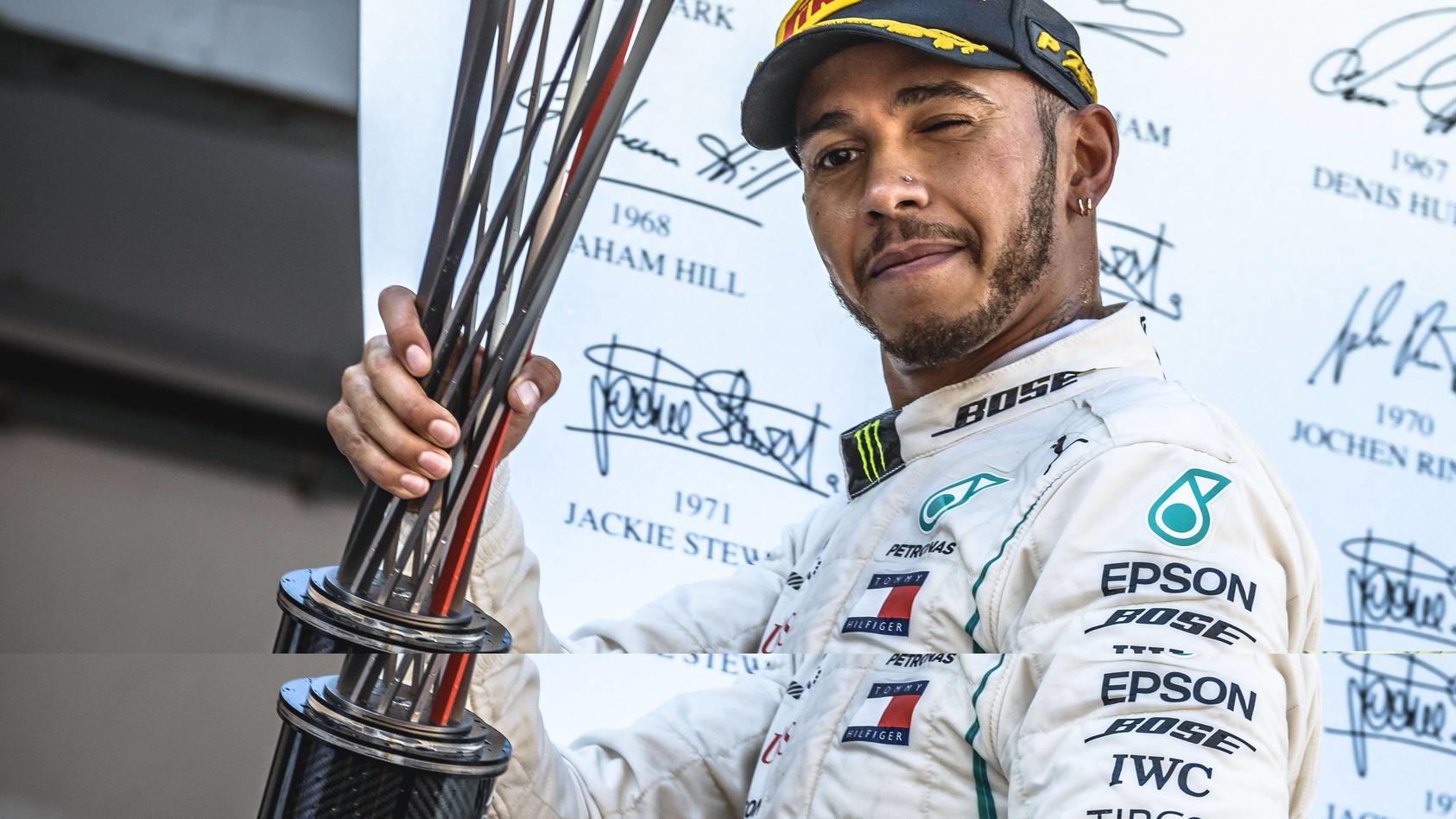 Lewis Hamilton mit seinem 64. Pokal in der Formel 1.
