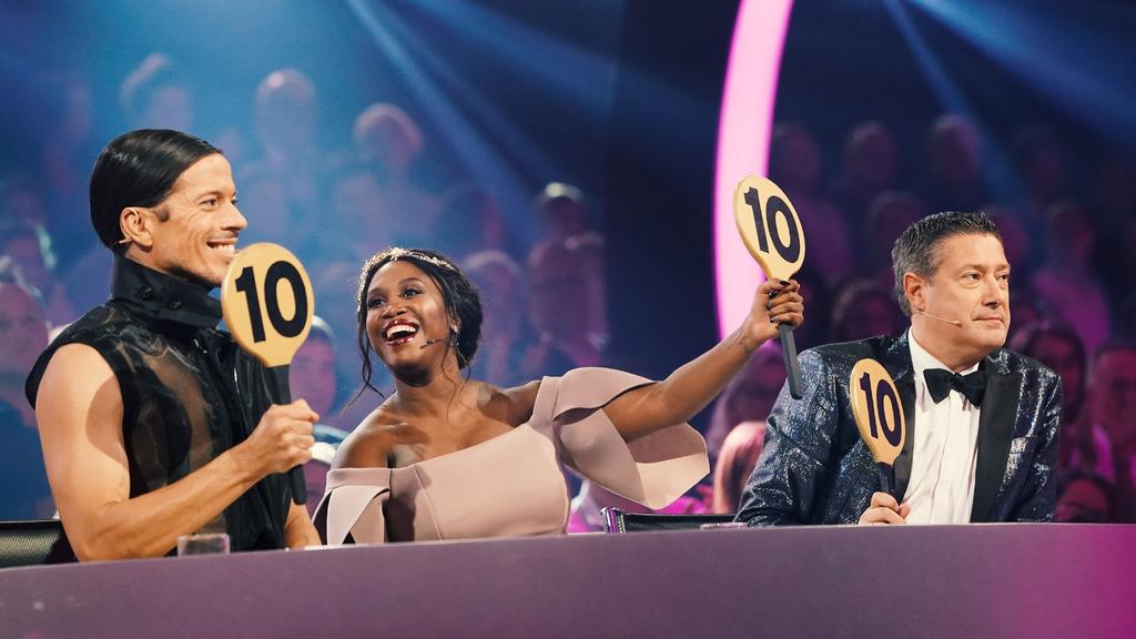 Die Juroren Jorge Gonzalez (l.), Motsi Mabuse und Joachim Llambi vergeben jeweils 10 Punkte.