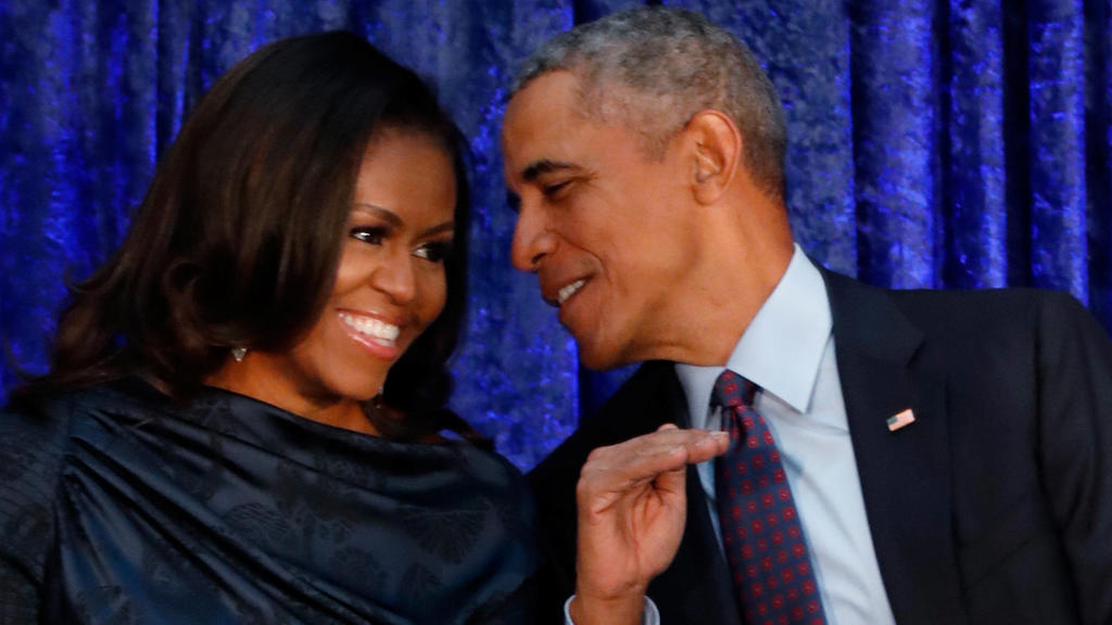 FILE PHOTO: Former U.S. President Barack Obama sits with former first lady Michelle Obama prior to the the unveiling of their portraits at the Smithsonian’s National Portrait Gallery in Washington, DC, U.S., February 12, 2018. REUTERS/Jim Bourg/Fi