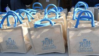 Fans geben Unsummen für eine 'der Goodie Bags', die Gäste der Hochzeit von Prinz Harry und Herzogin Meghan geschenkt bekamen