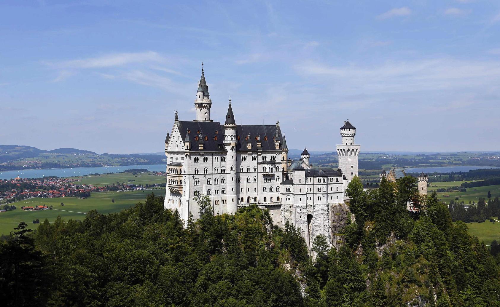 Attacke an Schloss Neuschwanstein - Mann stößt\n zwei Frauen Abhang hinunter - eine stirbt