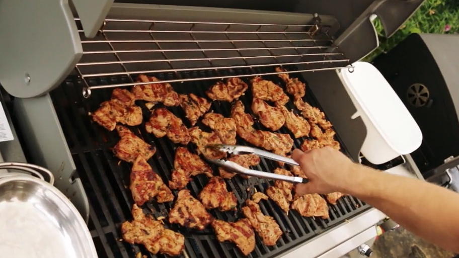 Grillfleisch im Test Fertig gekauft oder selbst mariniert - was schmeckt besser?