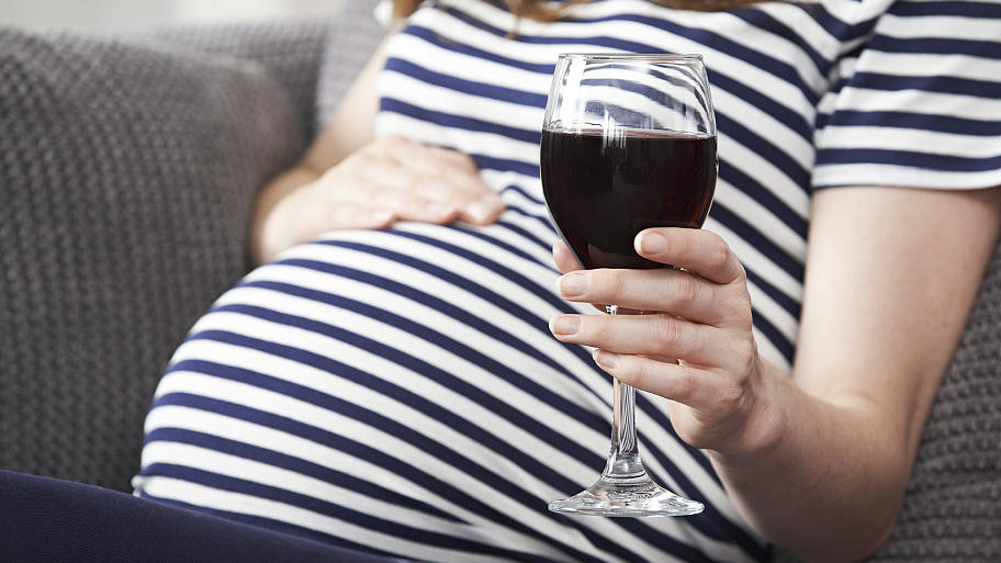 Leben mit dem Fetalen Alkoholsyndrom  Diese Folgen hat Alkoholkonsum in der Schwangerschaft