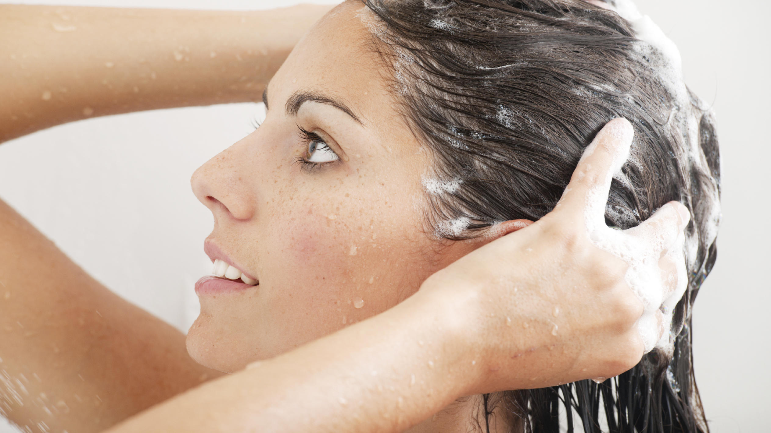 Zu glatt, zu fein, zu kurz: Shampoos sollen helfen Das können die Beauty-Produkte wirklich