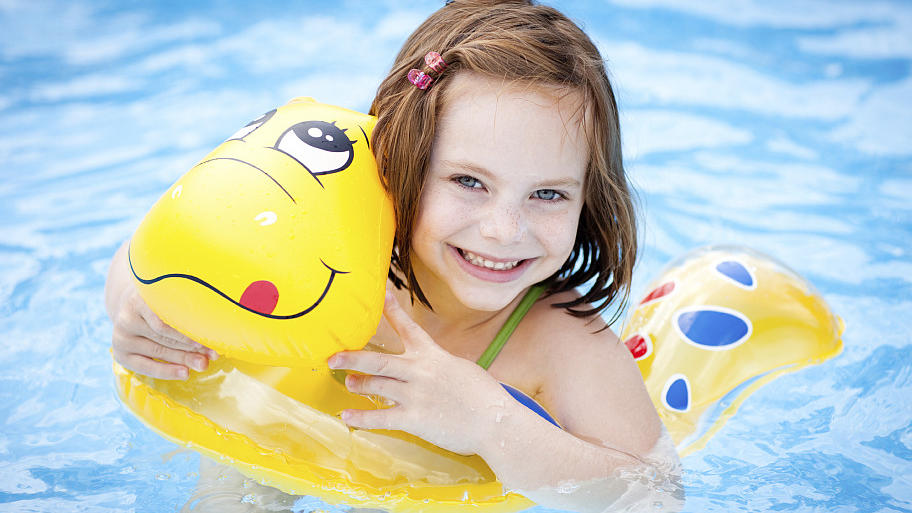 SO plantschen Ihre Kids sicher im Wasser DLRG klärt über Gefahren beim Schimmen auf