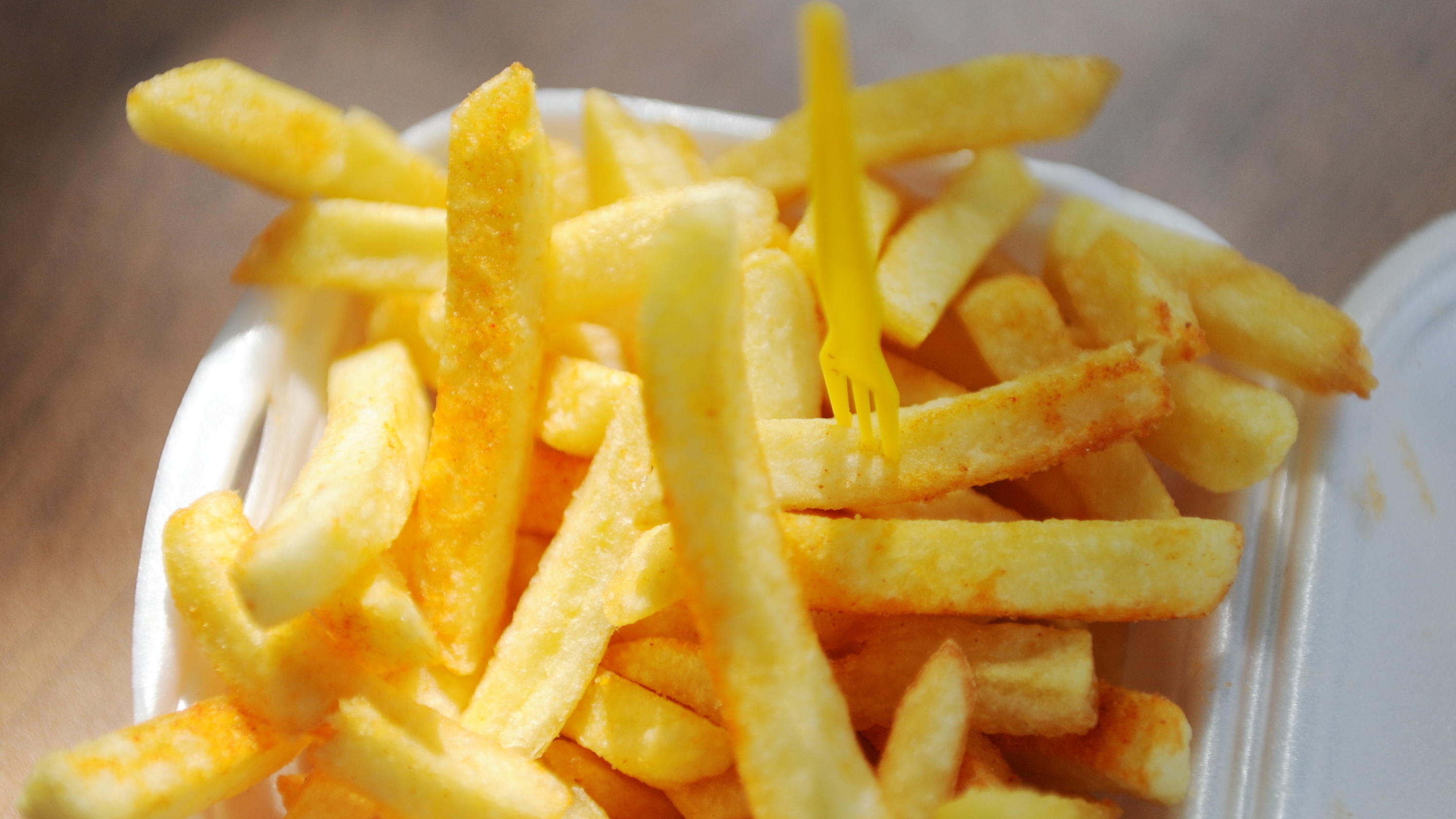 Sind knusprige Pommes nun Geschichte? Acrylamid: Neue EU-Vorgabe tritt in Kraft