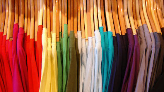 Gelb sorgt für den Gute-Laune-Kick Die Farbe der Kleidung verändert das Wohlbefinden