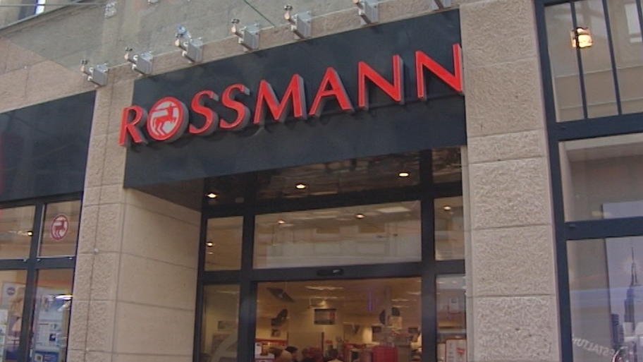 Rossmann ruft ISANA-Augencreme zurück Keim in Stichproben des Produkts gefunden