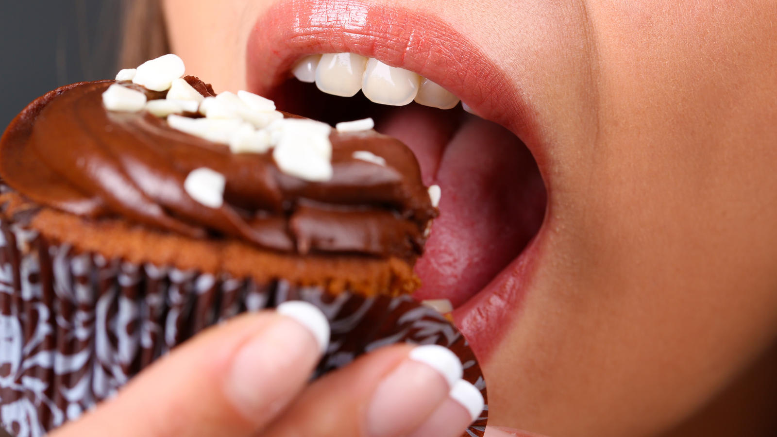 32 Kilo Schokolade, Chips und Co. essen wir pro Jahr! Die Deutschen lieben Junk-Food