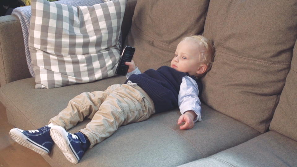 Diese ekligen Dinge fasst Ihr Baby täglich an