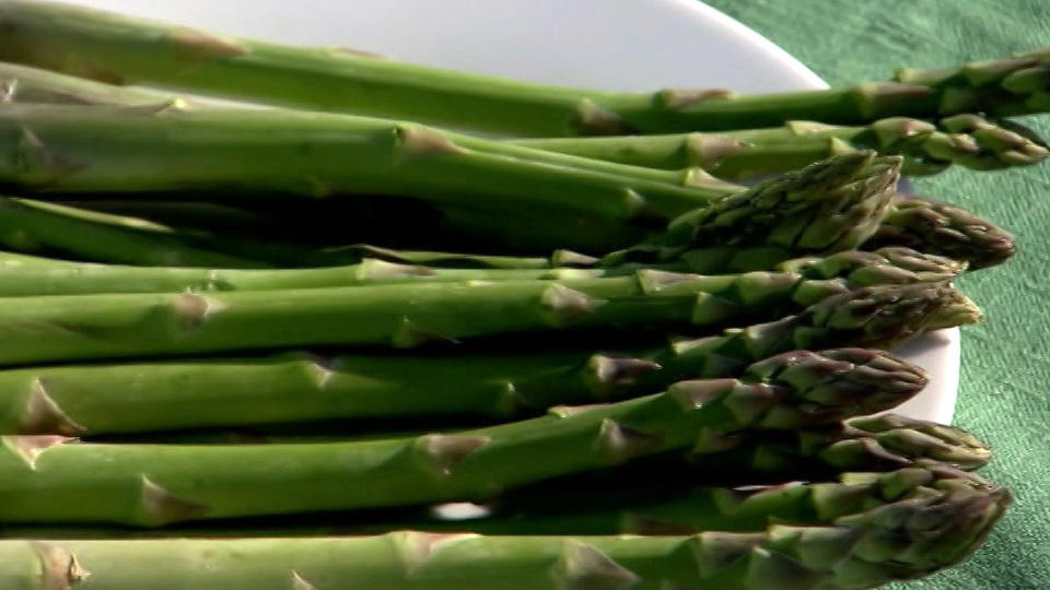 How to identify fresh asparagus Does the squeak test always work?