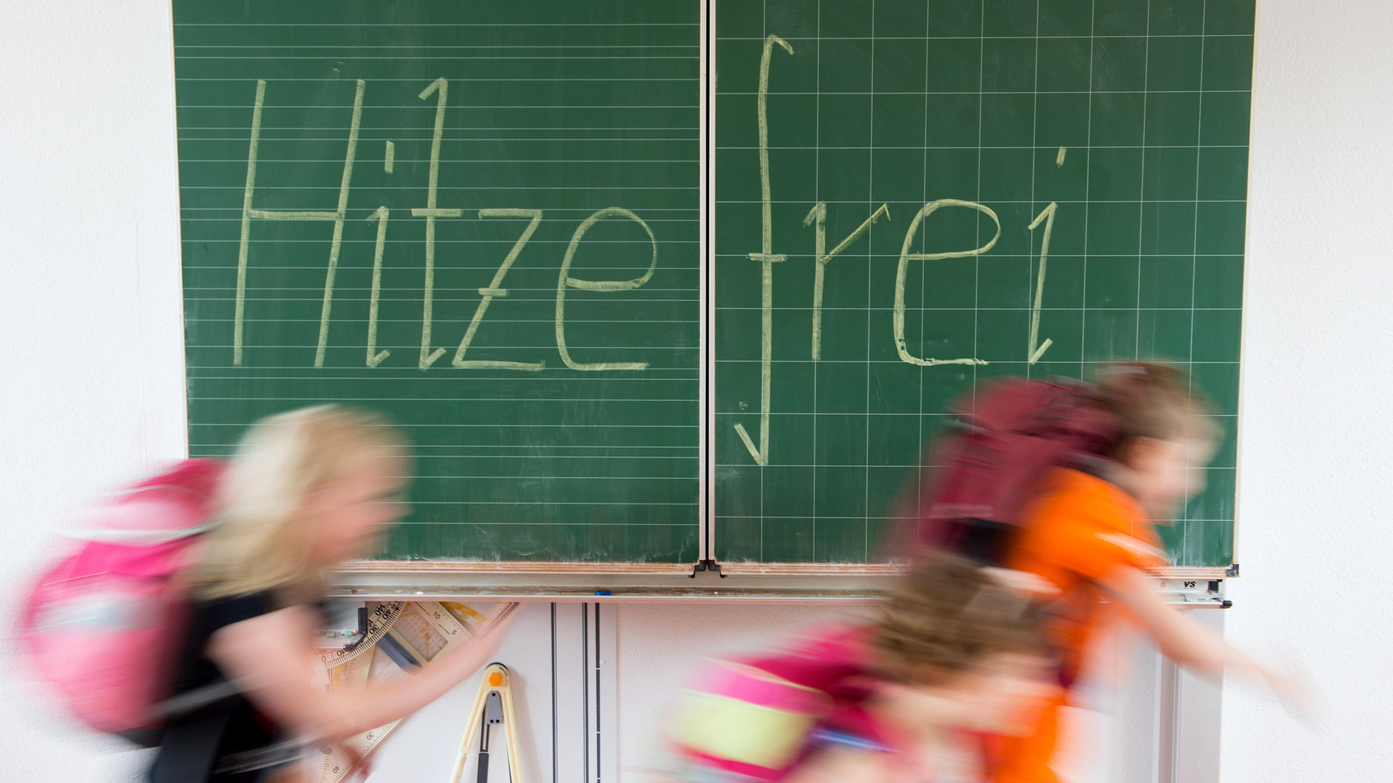 Dürfen Eltern bei Hitzefrei nach Hause gehen? Wenn Kinder nach Hause geschickt werden