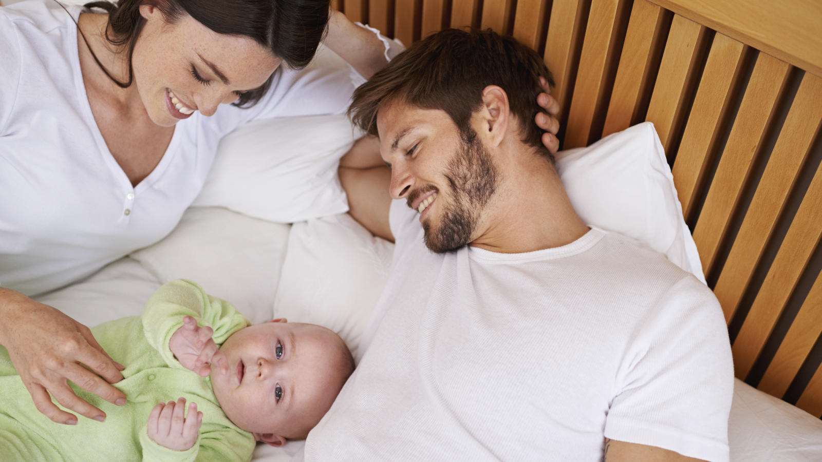Co-Sleeping verringert Sterberisiko Kinder im eigenen Bett bei den Eltern