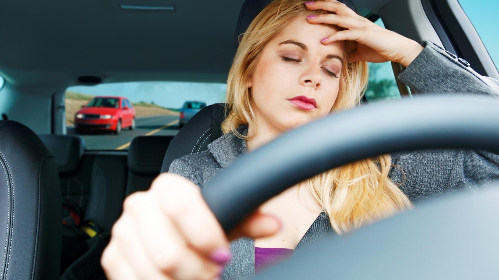 Kopfschmerzen im Auto? Daran kann es liegen! Gefährliche Autostrahlung