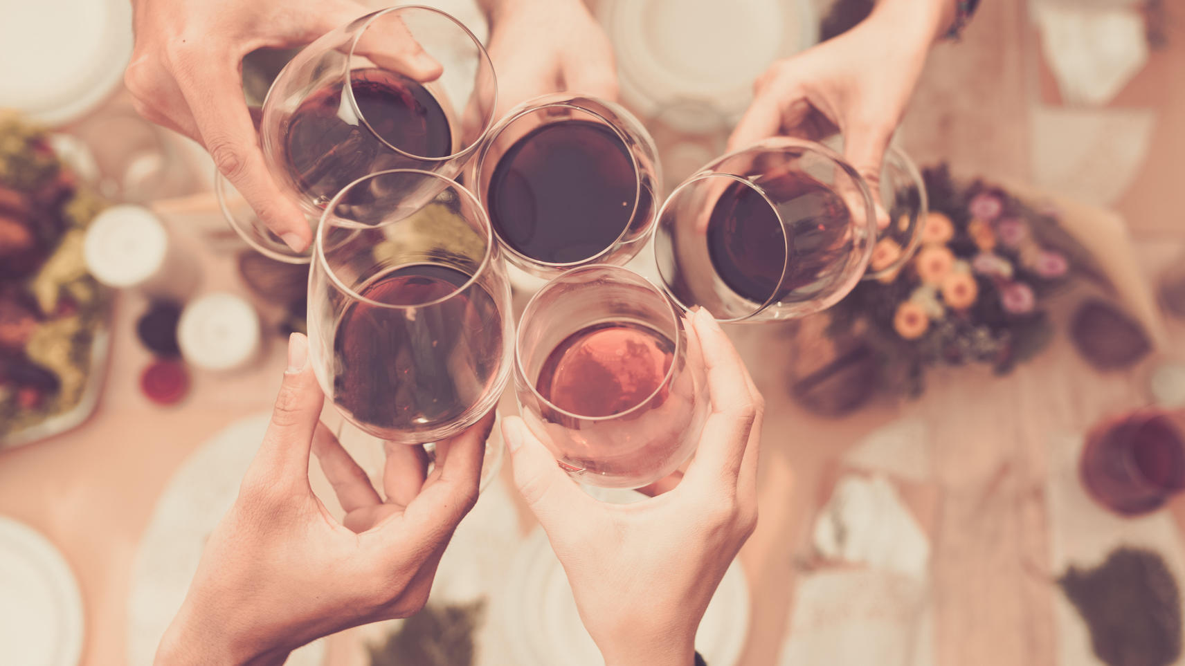 Daran erkennen Sie eine Alkoholabhängigkeit Symptome einer Alkoholsucht