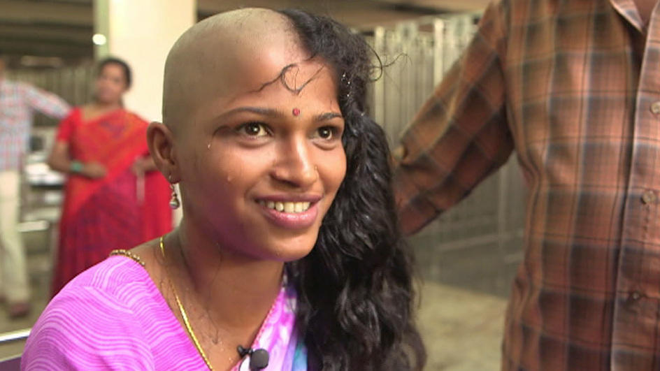 Indische Frauen spenden ihre Haare Damit Deutsche schöne Extensions haben