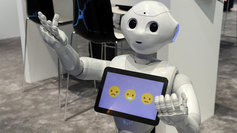 Roboter im Alltag: Zukunftsmusik oder Horrorvision Hilfreiche Unterstützung durch technische Innovation?!