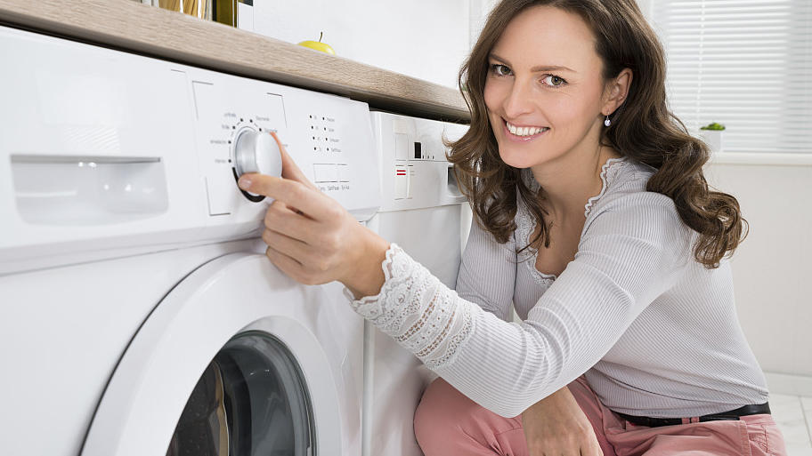 So haben Bakterien in der Waschmaschine keine Chance Wenn saubere Wäsche unangenehm riecht