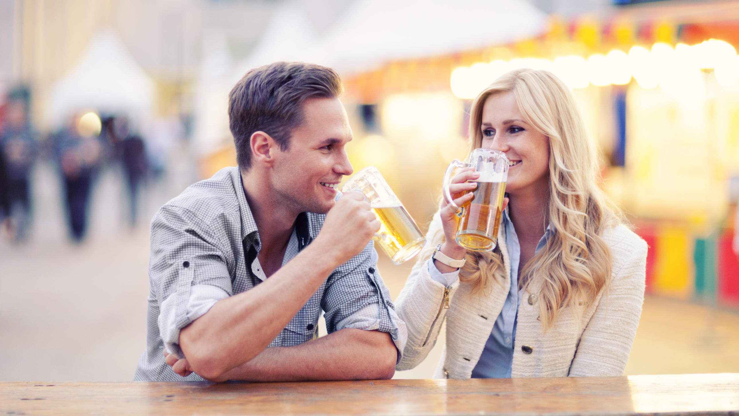 Alkoholkonsum von Paaren stärkt die Beziehung Gemeinsamkeiten erhöhen die Qualität der Partnerschaft
