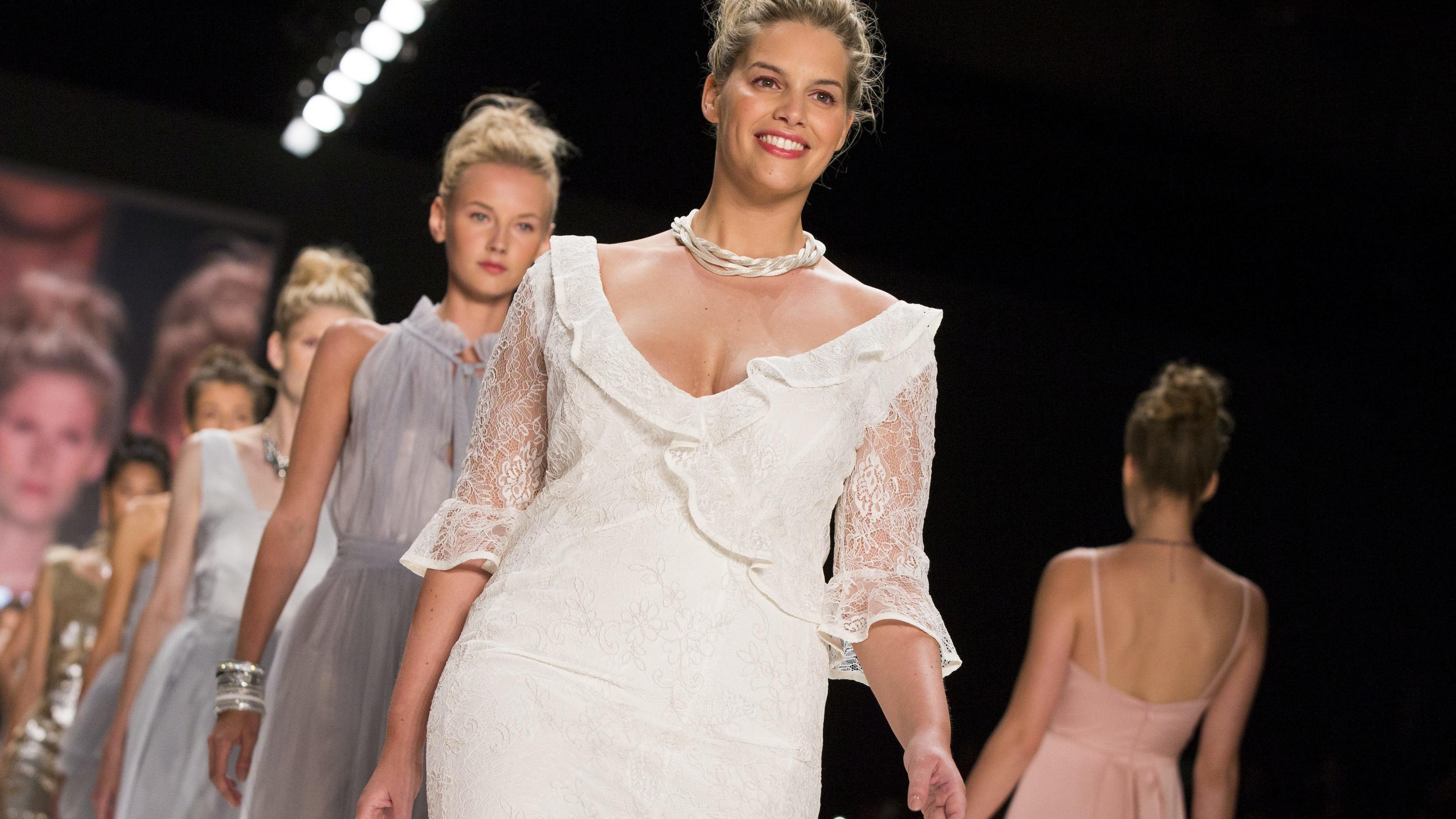 Angelina Kirsch startet als Curvy-Model durch Show-Star auf der 'Berlin Fashion Week'