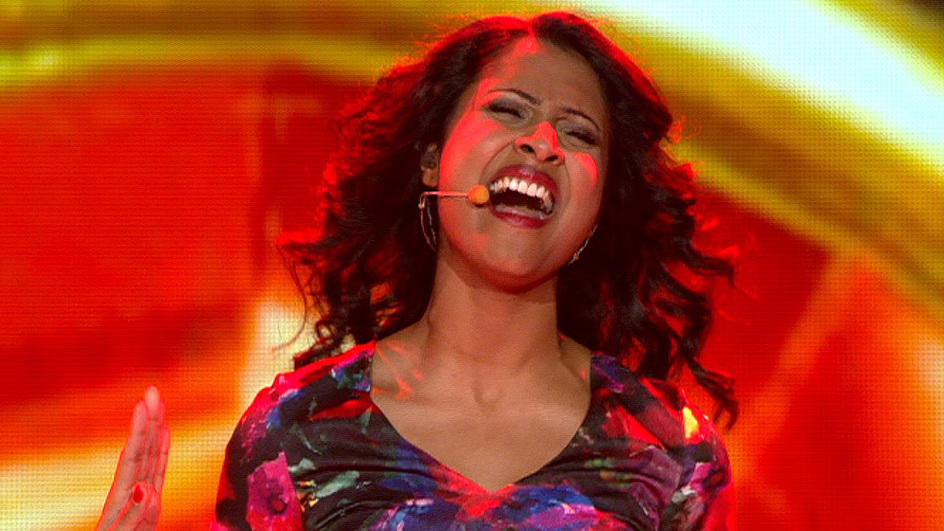 Sophia Akkara performt "You Are My Destiny" DSDS 2014: Erste Live-Challenge-Show