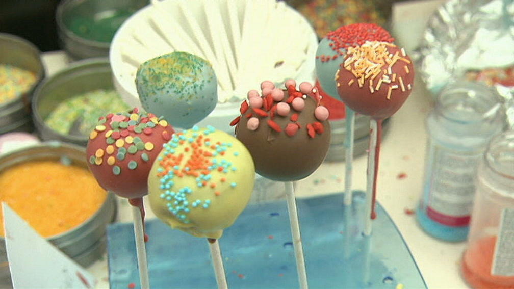 So einfach zaubern Sie Cake-Pops und Cupcakes Profi-Tipps für die Küchlein am Stiel