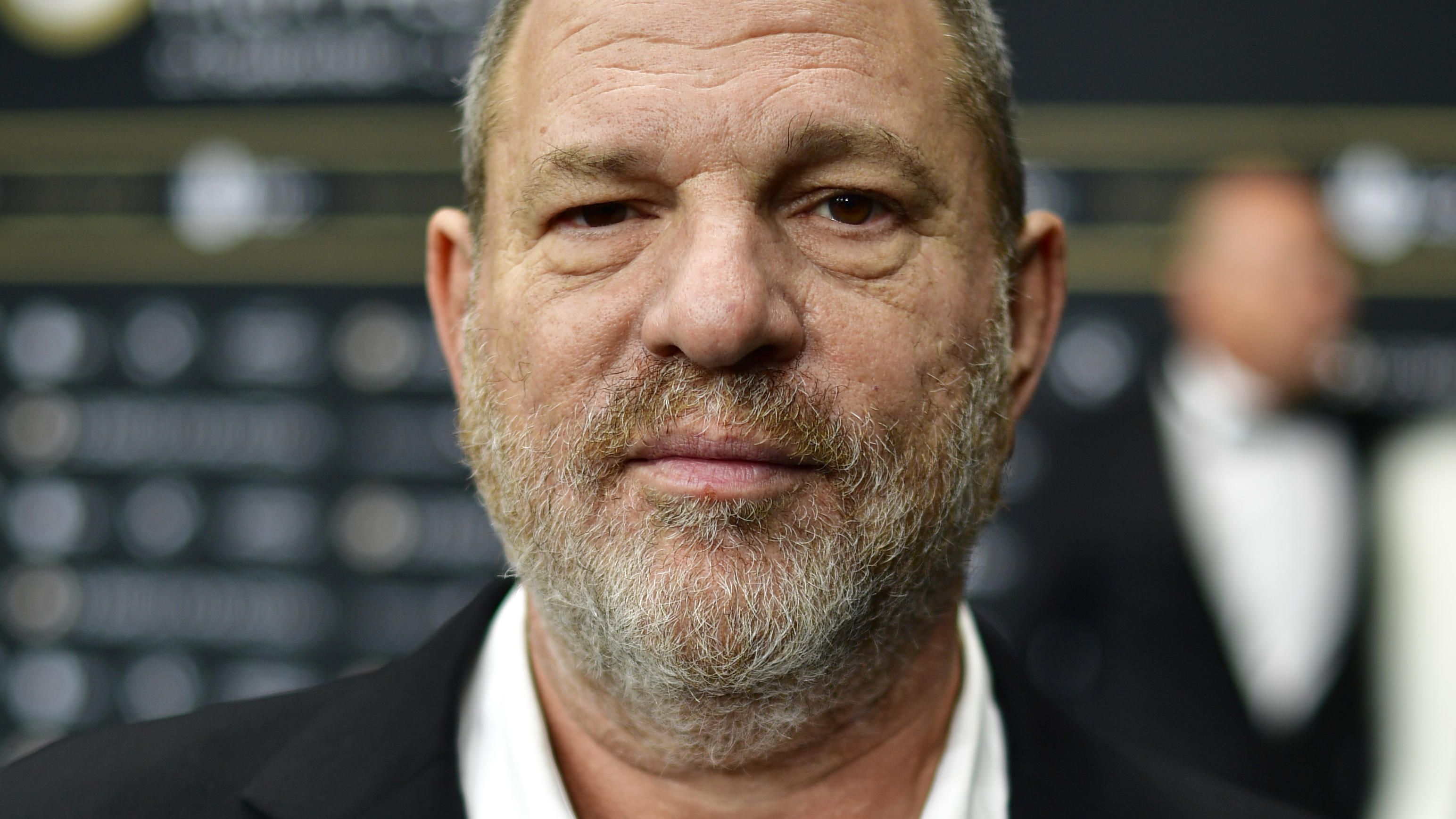 Harvey Weinstein: Hier begrapscht und bedrängt er eine Frau Video zeigt sexuelle Belästigung