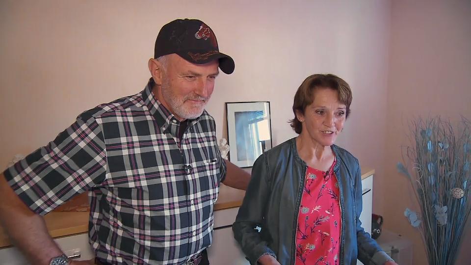 Inge zeigt Andreas ihre Wohnung Wiedersehen in Deutschland