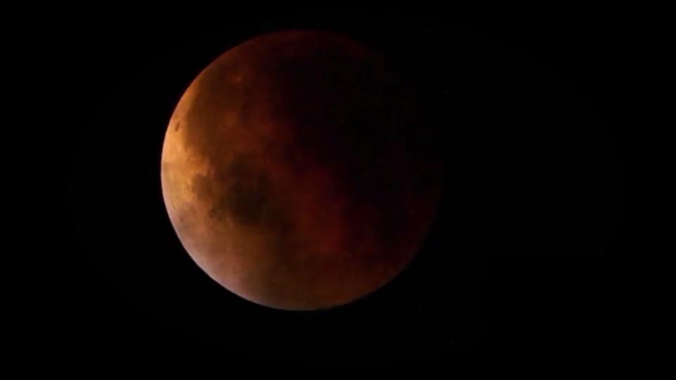 So entsteht ein Blutmond Gruselig roter Mond