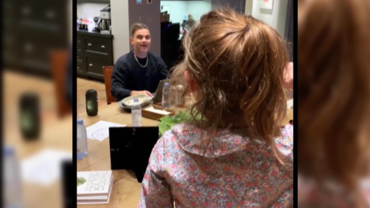 Robbie Williams: Süße Glückwünsche von Teddy Happy Birthday, Daddy!
