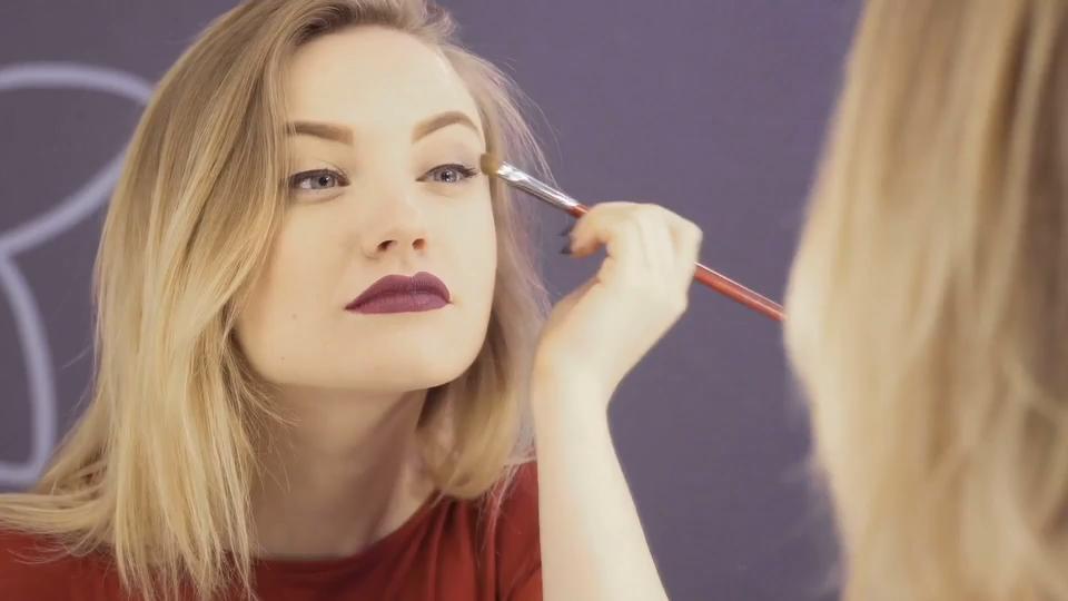 Make-up Pinsel: Welcher ist wofür? Puder, Lidschatten & Co. auftragen
