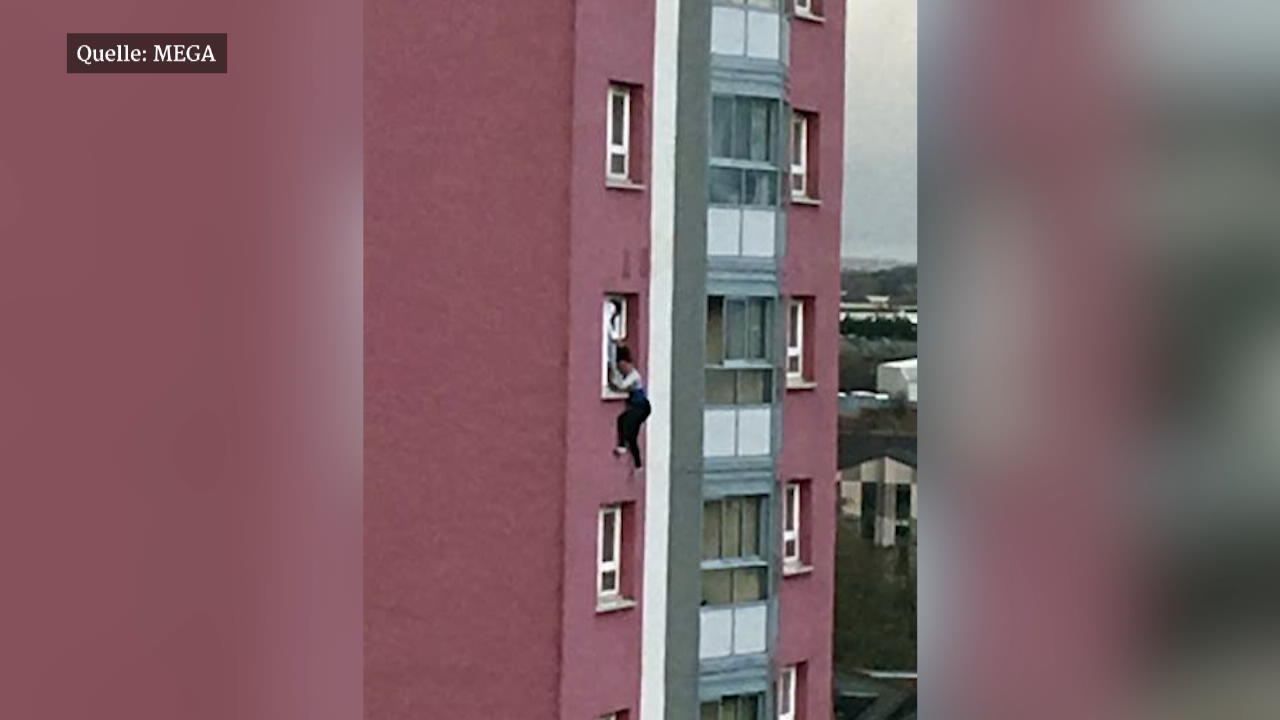 An den Haaren festgehalten: Frau stürzt 11 Stockwerke in den Tod Augenzeuge beschreibt die Situation