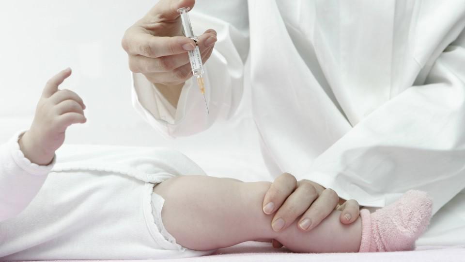 Geimpft wird zu mehreren Terminen, der Zeitpunkt ist wichtig Impfungen fürs Baby