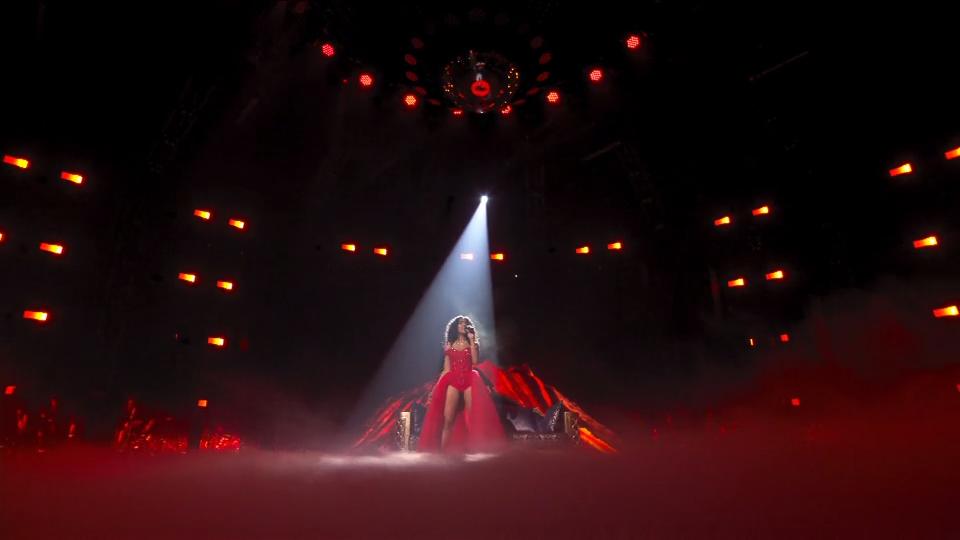 Alicia-Awa zeigt einen Final-Auftritt "on fire" Für Oana ist sie "absolut besonders"
