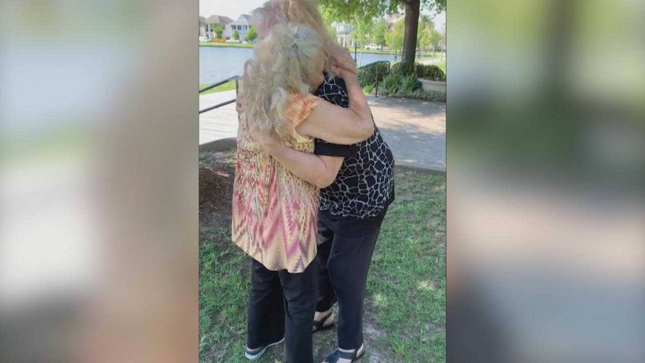 Mutter und Tochter nach 70 Jahren vereint Emotionales Wiedersehen